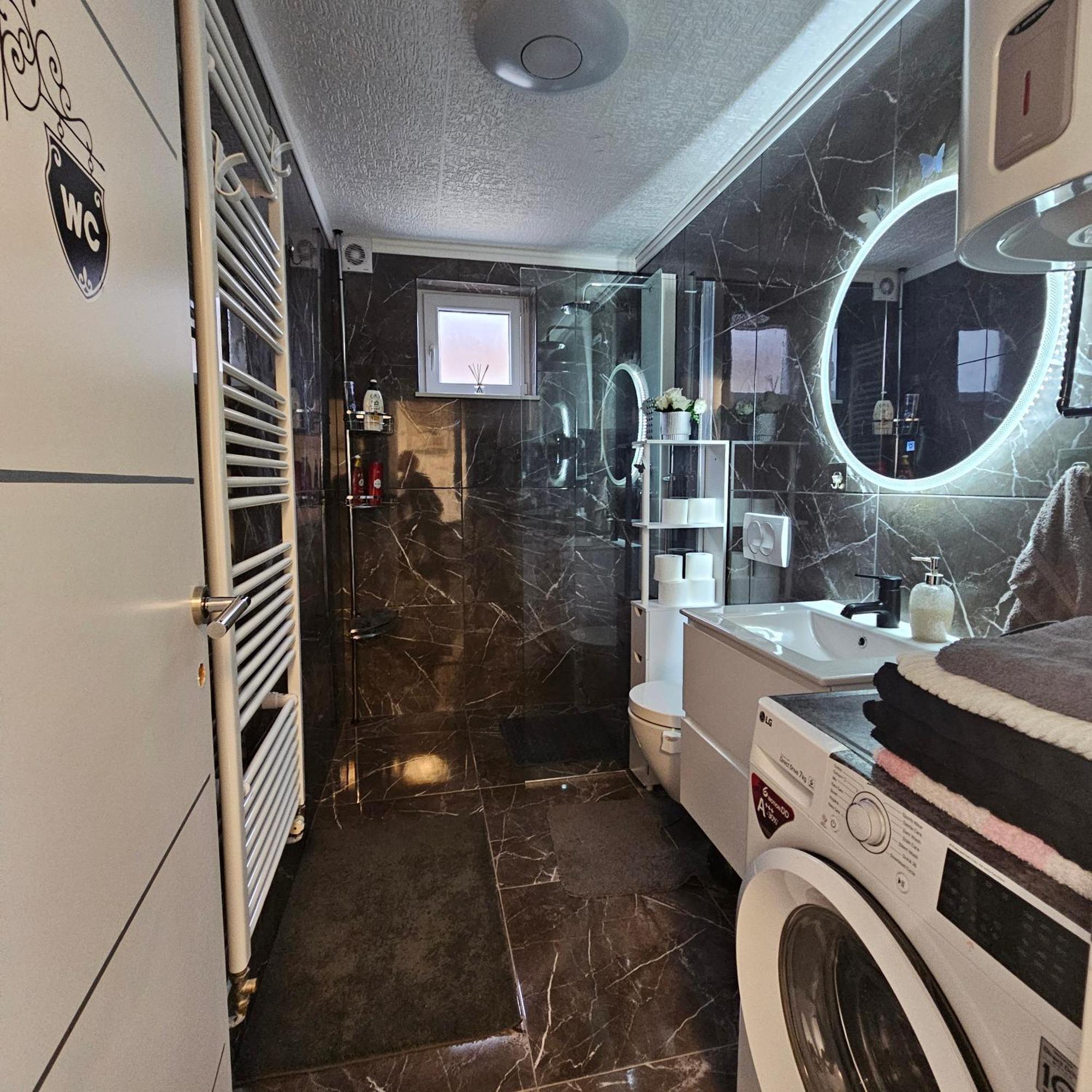 Ena1 & Ena2 -Big Free Parking Apartment Karlovac Luaran gambar
